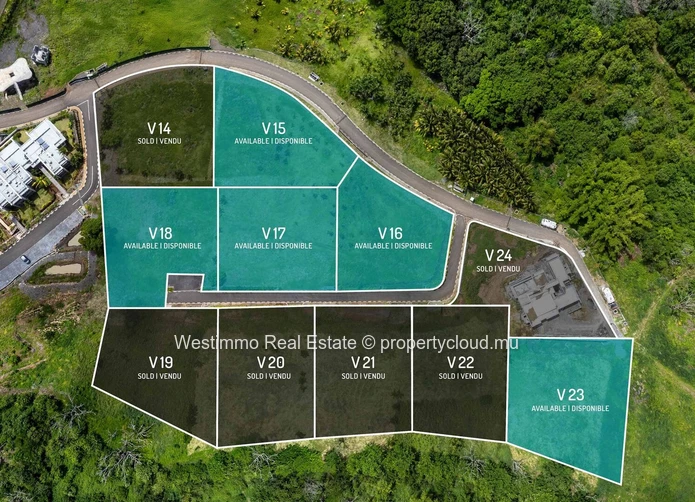 Buildable land with sea view in Baie du Cap