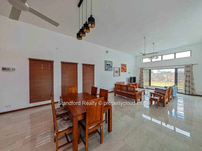 Villa Neuve de 3 Chambres à Vendre – Royal Park, Balaclava, Nord