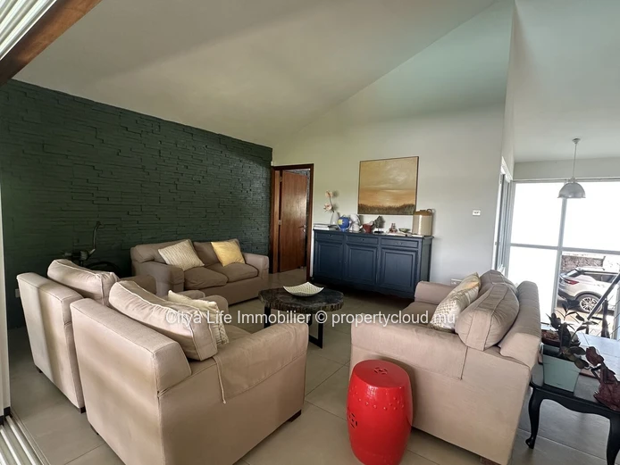Maison d'architecte 4 chambres avec piscine à vendre à Calodyne