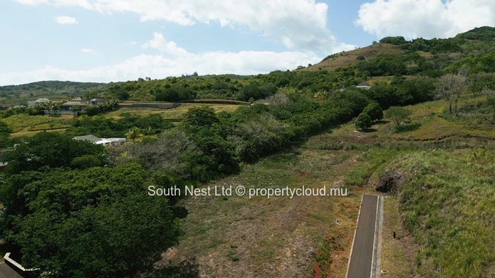 Terrain vue partielle mer de 1475 m² dans un domaine golf et mer d'exception