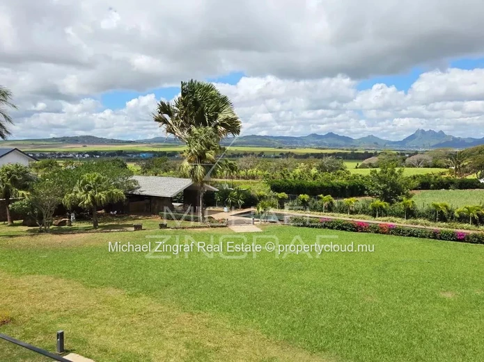 Contemporary 4 bedrooms Apartment – Belle Vue