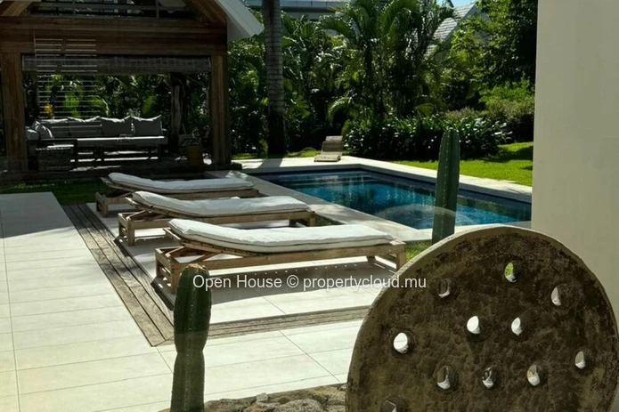 Luxury Villa Mon Choisy, Golf, 4 ensuite bedrooms, swimming pool, fitness, SPA, tennis, Padel. Alvalaible to foreigners.