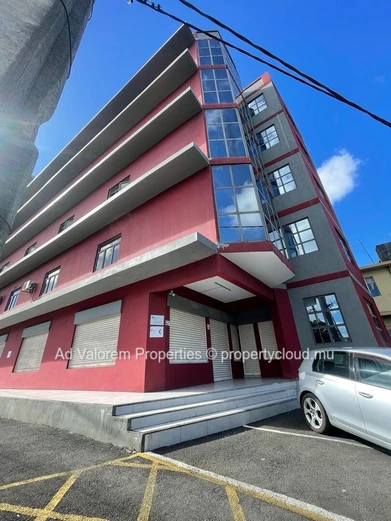 Batiment commercial a palma Quatre Bornes a louer.