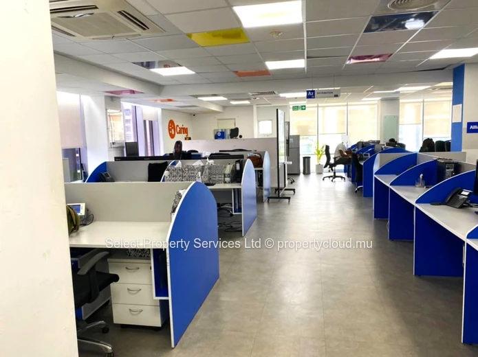 Espaces de bureaux meublés  à vendre à Ebène