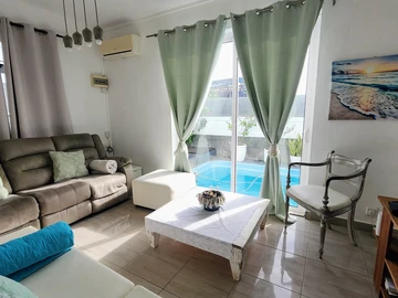 6 Bedroom Villa