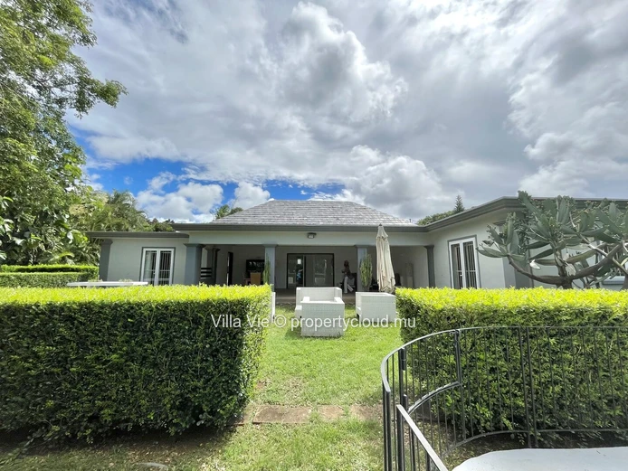 Foret Daruty - Charming 4-bedroom villa with swimming pool and spacious garden