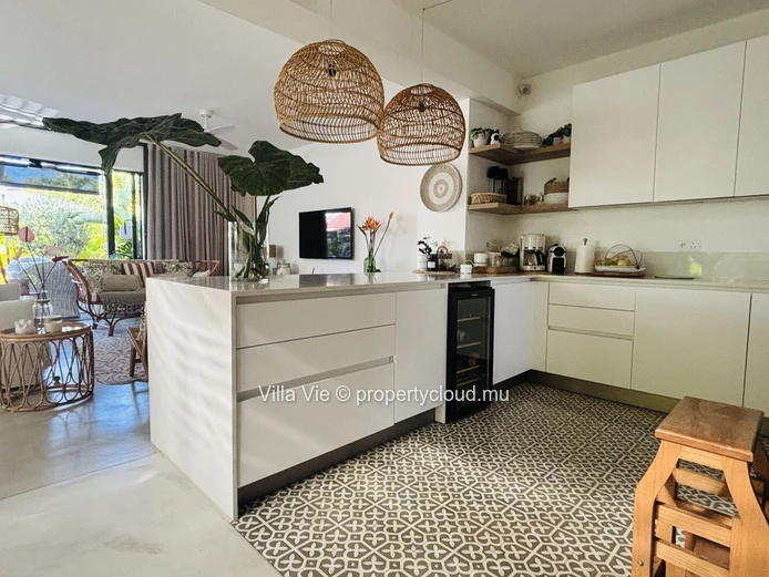 Roches Noires - Très beau duplex de 5 chambres avec rooftop et accès mer (Mandat exclusif)