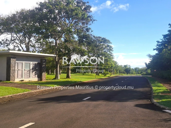 PRESTIGIOUS PARK-VIEW RESIDENTIAL PLOT of 418 M2 - BALACLAVA