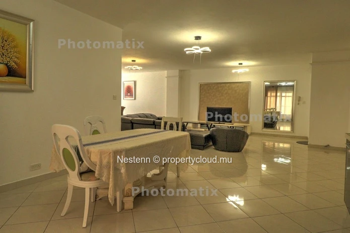 Spacious apartment for rent – Prime location in Quatre Bornes