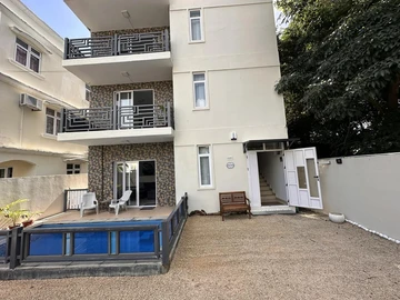 6 Bedroom Apartment