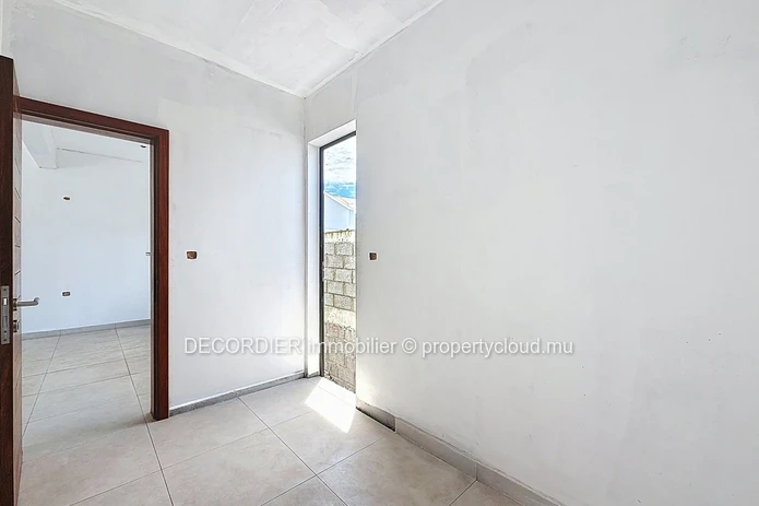 Contemporary Single-Storey Villa with Swimming Pool