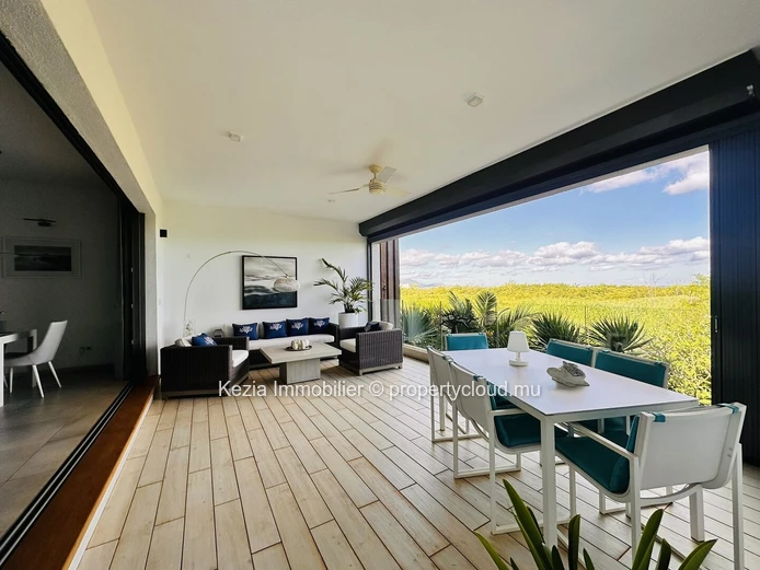 Contemporary Apartment With Mountain View 