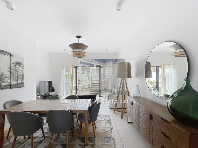 Magnificent penthouse with private pool and sea view located in Peyrebère.