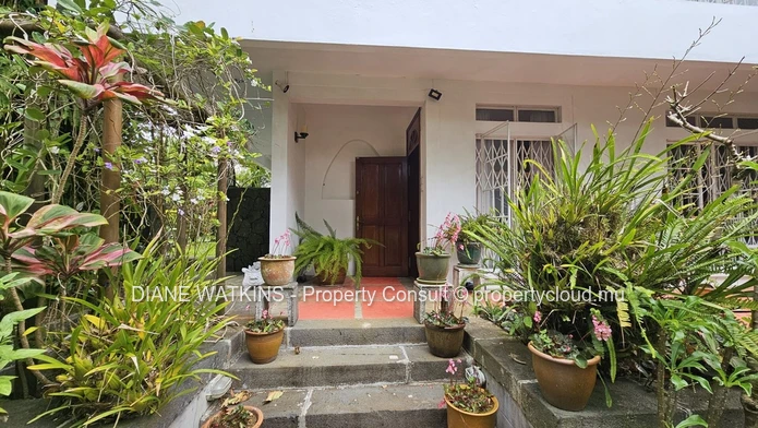 Maison Spacieuse de 4 Chambres à coucher à vendre à Curepipe
