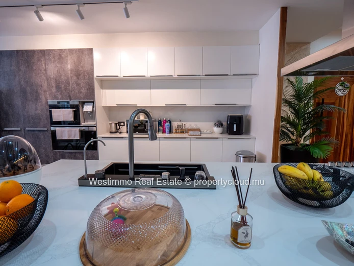 Villa d'exception de 433 m² à vendre à Beau Vallon, proche de Blue Bay