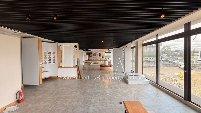 Bâtiment industriel de 1 600 m² à louer à Phoenix – Rs 450 000/mois