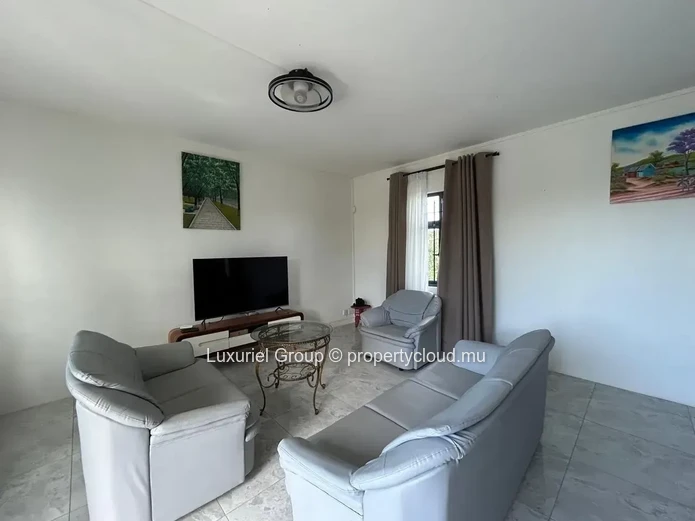 Modern 4-Bedroom Villa with Swimming Pool – Pereybere