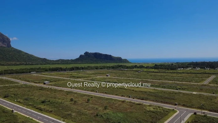 Residential & Mixed-Use Land in Pierrefonds