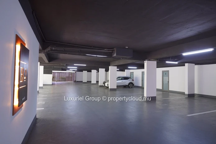 Appartement de luxe à vendre à Pointe aux Canonniers – 3 chambres en suite