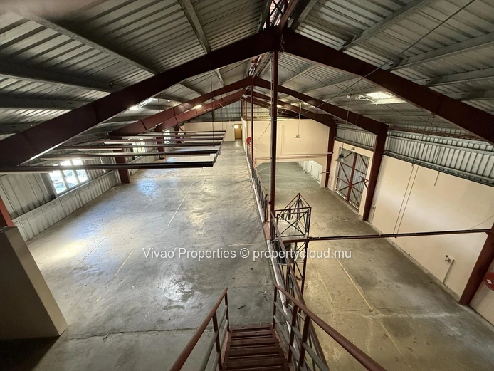 Entrepôt industriel à vendre à Pailles, superficie de 1580m²  sur un terrain de 2533m² avec option d'aménagement supp...
