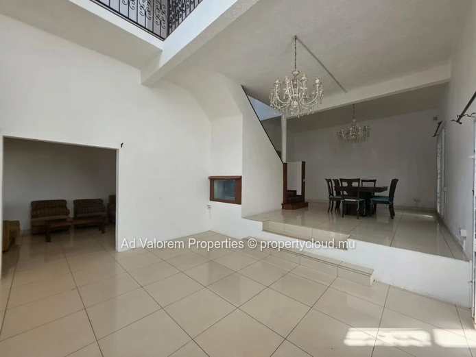 For Sale – Stunning 370 m² Home with Sea View