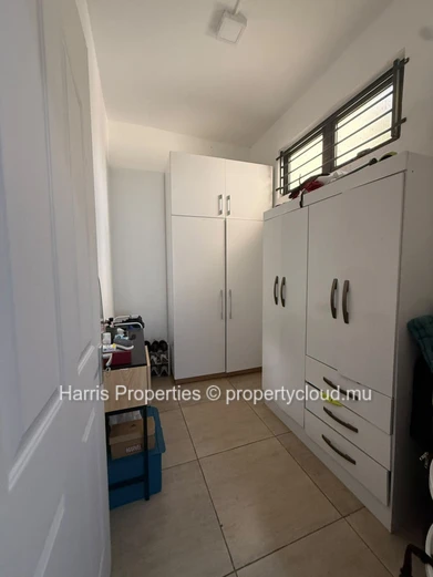 Appartement meublé au rez-de-chaussée à louer à Mon Choisy