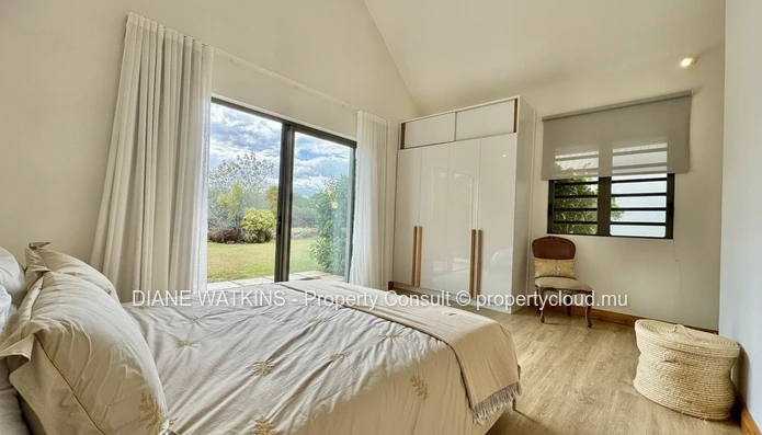 Villa de Luxe avec Vue sur La Tourelle à Vendre à Rivière Noire
