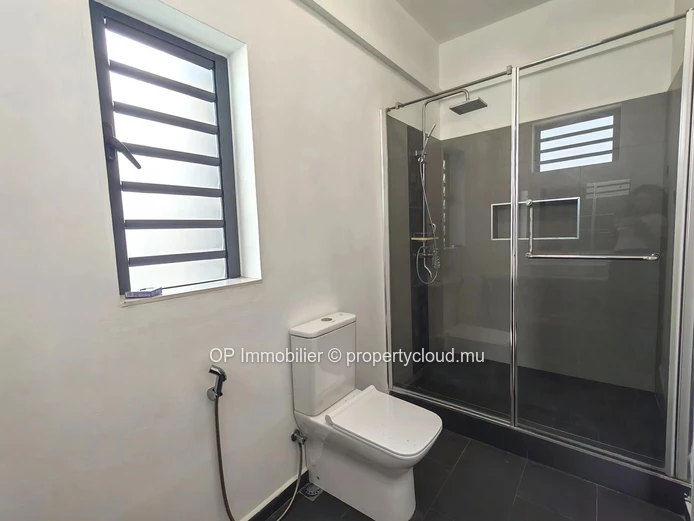 Maison meublée 4 chambres avec piscine à louer à Péreybère