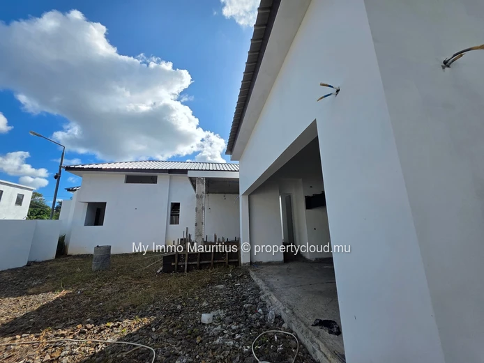 Luxury Contemporary Villa to Complete