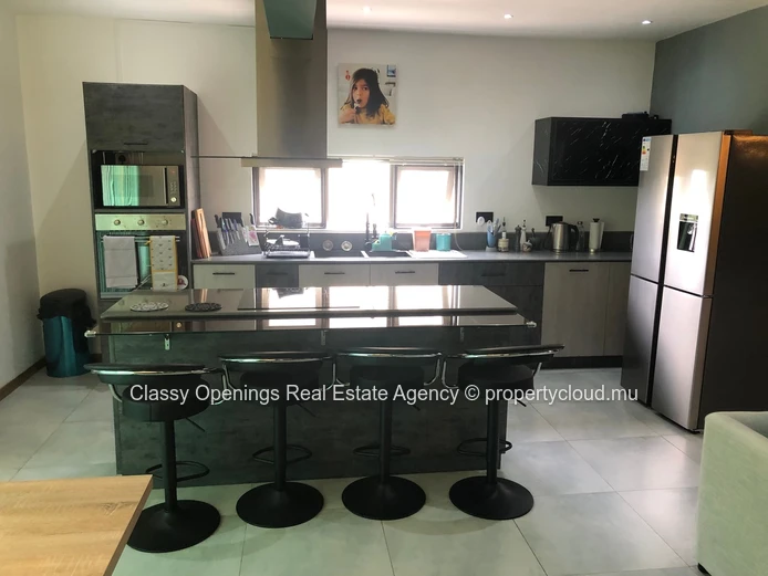 Modern 3BR Penthouse with Pool & Open Plan Living - Flic en Flac