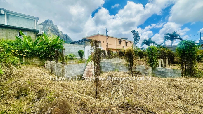 Terrain Résidentiel À Vendre À Palma – Quartier Paisible Et Recherché