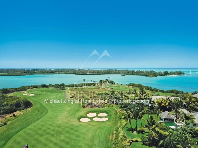 A serene haven with golf and sea view!