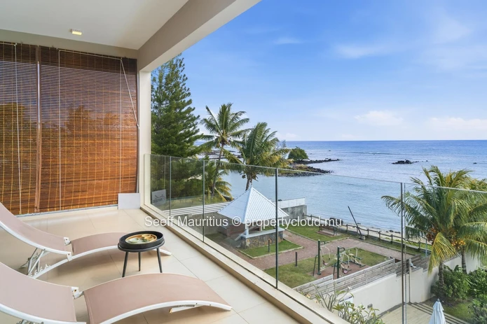 Penthouse avec Vue sur la Mer : Moderne et Entièrement Meublé