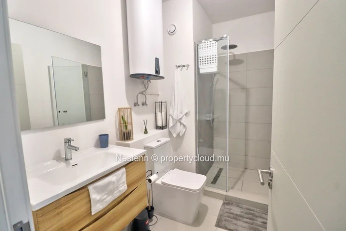 Appartement contemporain de 2 chambres dans la Smart City l'Avenir, en parfait état, meublé, vue sur la montagne, par...