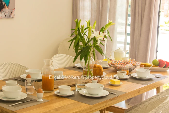 Elelgant 3-Bedroom Villa with Private Pool on the West Coast