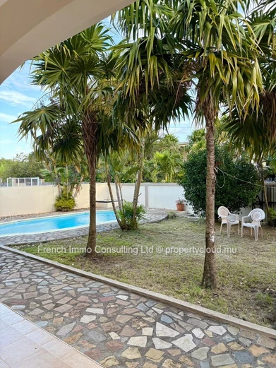 Villa 3 chambres , jardin et piscine, animaux acceptes, Calodyne