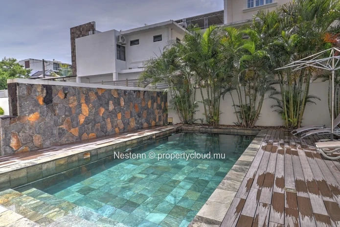 Bel appartement de trois chambres avec terrasse et vue sur la mer