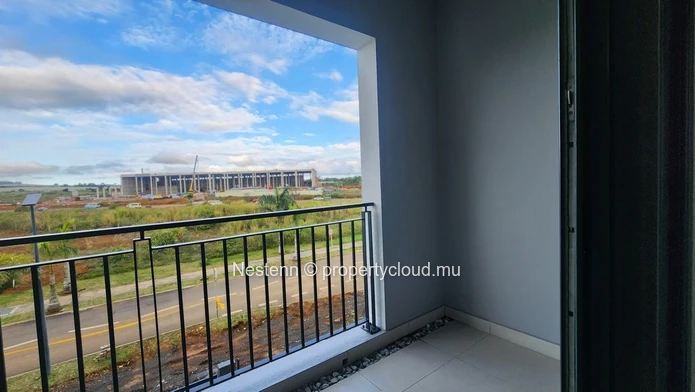 Appartement moderne d'une chambre à coucher à l'Avenir avec vue sur la montagne, balcon, climatisation et parking séc...