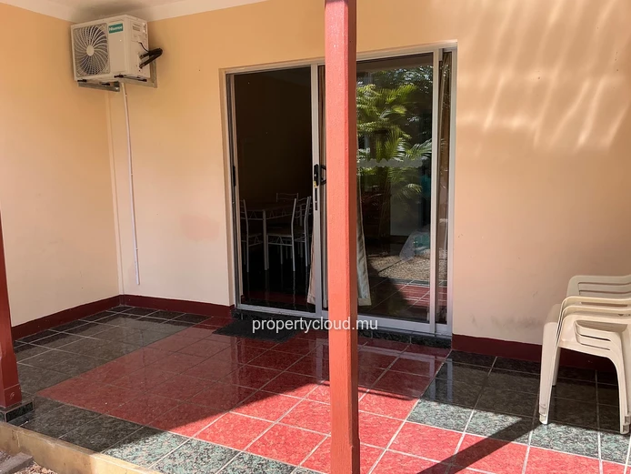 ?? FOR RENT, ground-floor studio apartment in Pereybere, 5 minutes from the beach