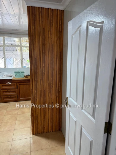 Beautiful Triplex for Rent in Pereybere