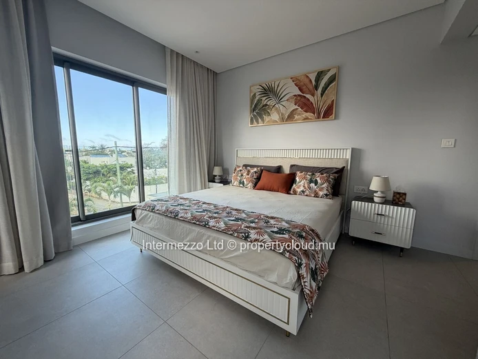 Pereybere | New 144 m² Apartment with Pool, Walk to Beach