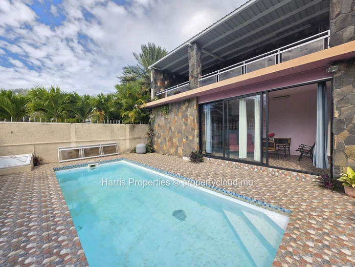 Nice ground floor apartment for rent in Bain Bœuf 
