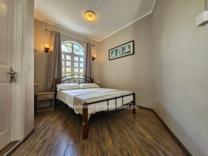 Freshly renovated 1-bedroom studio within walking distance of the beach