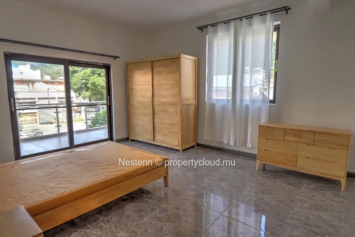 Appartement de 3 chambres nouvellement construit au 1er étage.