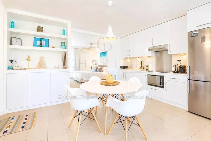 Elegant one-bedroom apartment with an en suite bathroom, just a short walk from the Mont Choisy coastline