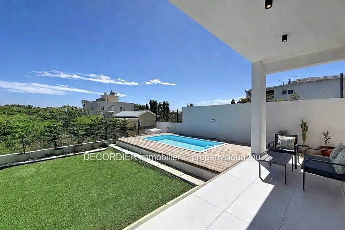 Maison moderne proche de la plage