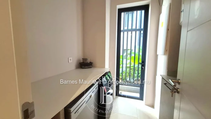 BELLE VUE - luxury Garden Apartment - 4 bedrooms ensuite
