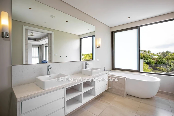 Luxurious 7-Bedroom Villa with Panoramic Golf and Mountain Views on the East Coast of Mauritius