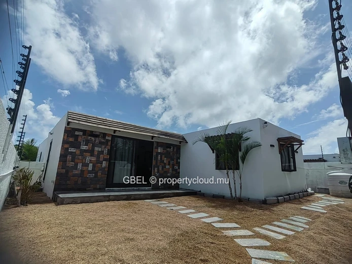 Cozy Furnished 3BR House with AC & Parking in Calodyne