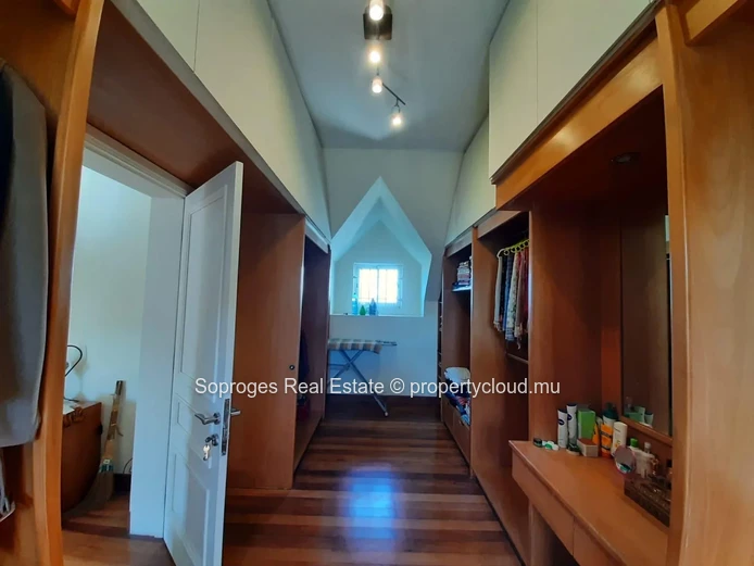 Charming House in Quatre Bornes